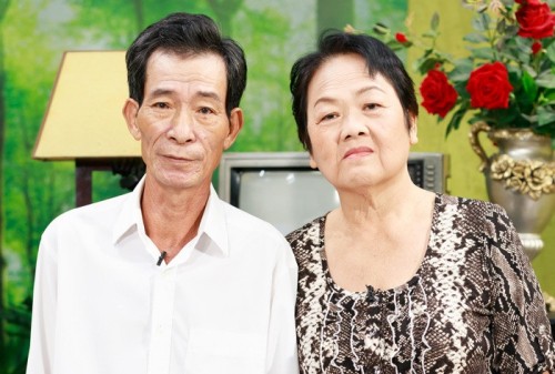 [Clip]Đôi vợ chồng nghèo mong ước tìm lại người thân sau 42 năm thất lạc