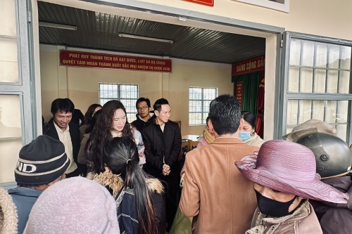  Lý Hải mang 3500 áo ấm tặng bà con đồng bào tại Lâm Đồng, Gia Lai