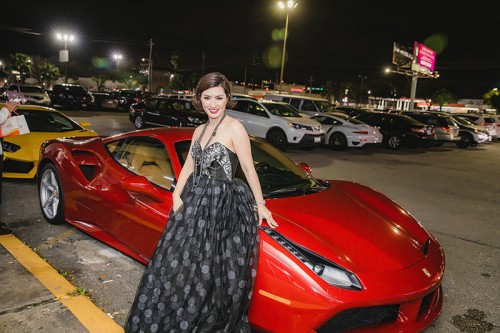 Nguyễn Hồng Nhung đi siêu xe hơn 500.000 USD tham gia sự kiện tại Mỹ