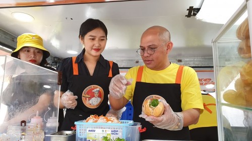 [Clip]Phim truyền hình Bánh Mì Ông Màu lấy cảm hứng từ cuộc đời Color Man Bửu Điền