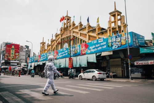 [Clip]Phi hành gia Thanh Duy lang thang cô độc giữa Sài Gòn