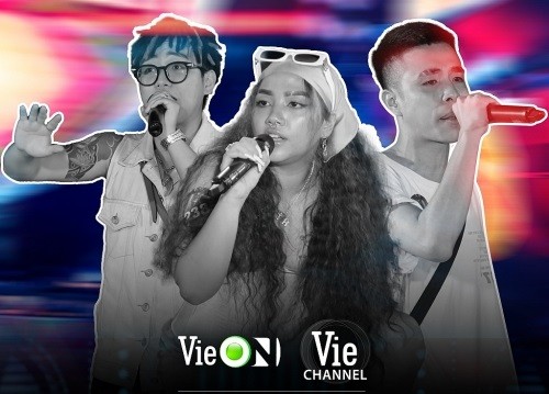 [Clip]Mang lô tô lên sân khấu casting Rap Việt – Mùa 2, chàng rapper khiến Touliver phải “chống cằm” lắng nghe