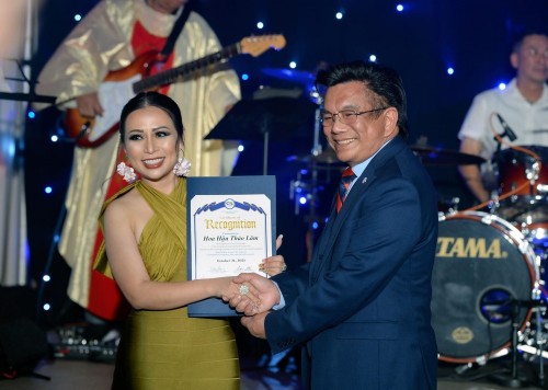 Tổ chức show nhạc Halloween thành công CEO Kristine Thảo Lâm nhận bằng khen của Nghị viện thành phố tại Hoa Kỳ 