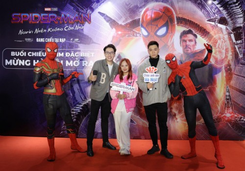 KHÁN GIẢ CÙNG DÀN SAO HÀ NỘI HÁO HỨC XEM SPIDER-MAN: NO WAY HOME TRONG SUẤT CHIẾU ĐẶC BIỆT SAU 9 THÁNG ĐÓNG CỬA