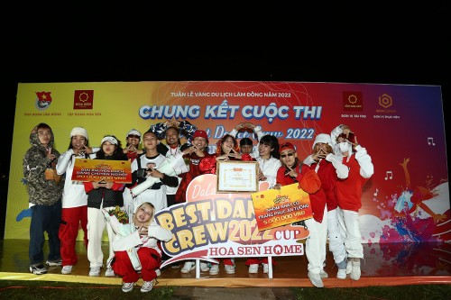 Nhóm Milky Way Crew xuất sắc giành ngôi vị quán quân bảng Chuyên nghiệp Dalat Best Dance Crew 2022 - Hoa Sen Home Cup