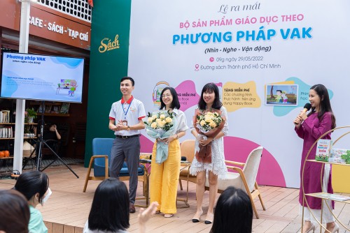 RA MẮT BỘ SẢN PHẨM GIÁO DỤC HAPPY BOOK THEO PHƯƠNG PHÁP VAK