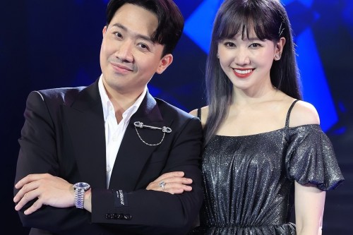 Trấn Thành – Hari Won cực tình khi cùng ngồi ghế cố vấn Tập 3 The Masked Singer Vietnam – Ca Sĩ Mặt Nạ 