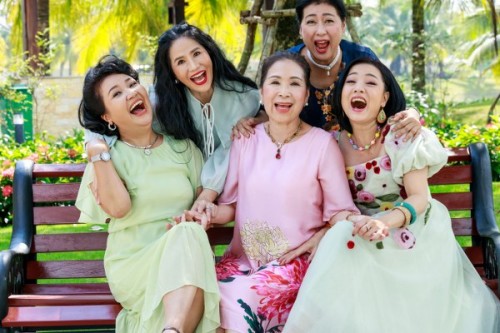 NSND Kim Xuân hội ngộ dàn diễn viên gạo cội trong phim sitcom gia đình tươi mới