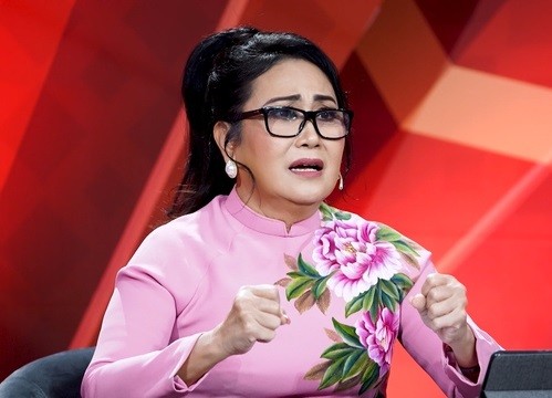 [Clip]NS Thanh Hằng khen ngợi Khánh Tâm về tinh thần đồng đội, không cố tình lấn lướt bạn diễn 