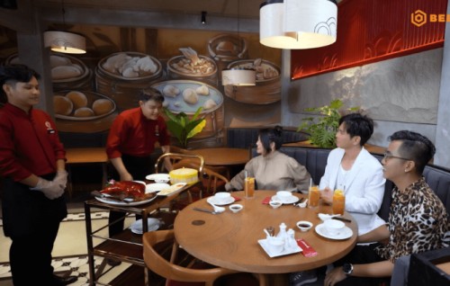 [Clip]Lâm Hùng thích thú khi được Hoàng Rapper và Chen Ru Lu mời thưởng thức  ẩm thực Trung Hoa