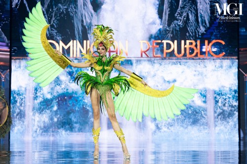 National Costume hoành tráng, nặng 30 kg của thí sinh Hoa hậu Hòa bình 