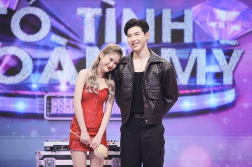 Tỏ tình hoàn mỹ: “Nam thần” Trung Huy từ chối ra về cùng nữ DJ xinh đẹp 