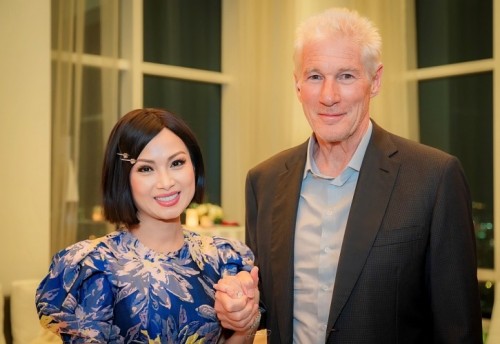 Hà Phương hội ngộ tài tử phim 'Người đàn bà đẹp' Richard Gere