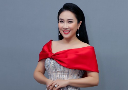 [Clip]NSƯT Vân Khánh kể chuyện lênh đênh trên sông Hương biểu diễn ca Huế 