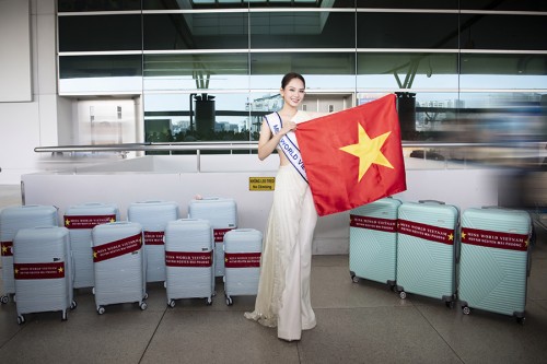 Hoa hậu Mai Phương mang 140kg hành lý đến Miss World lần thứ 71 tại Ấn Độ