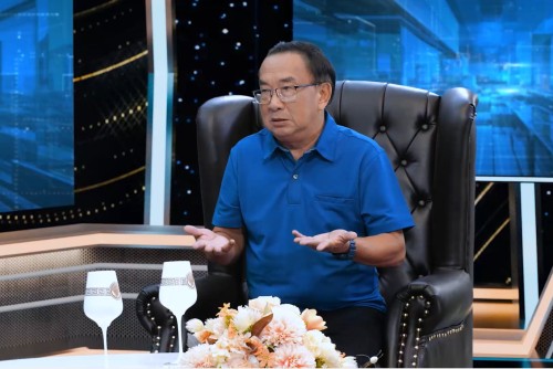 [Clip]Kính Đa Chiều: Ông Huỳnh Anh Tuấn: “Để nghệ sĩ quản lý sân khấu là sự sai lầm”
