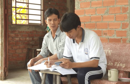 Chuyến Xe Nhân Ái: Xót xa hoàn cảnh người đàn ông một mình chăm sóc cha mẹ già cùng nuôi con ăn học