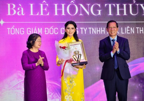 Lê Hồng Thuỷ Tiên được vinh danh nữ doanh nhân xuất sắc TP.HCM 2024