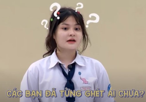 [Clip]Nữ sinh có sở thích kỳ lạ, thường tìm kiếm đối tượng để 