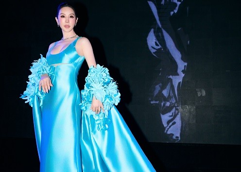 Hoa hậu Thu Hoài được vinh danh phụ nữ của thời đại