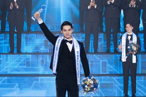 Phạm Tuấn Ngọc xuất sắc vượt qua những thí sinh 'nặng ký' để giành chiến thắng tại Nam vương  Thế giới Việt Nam 2024.