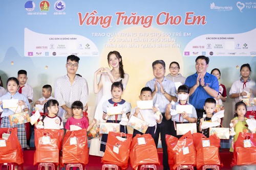 Sen Vàng trao tặng quà Trung thu cho 500 trẻ em có hoàn cảnh khó khăn