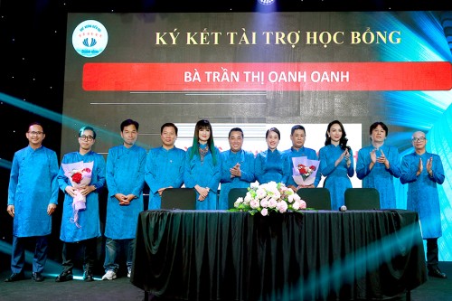 Quê hương biển gọi lần thứ 6, chủ đề: “Mẹ” viết tiếp hành trình Nâng bước tương lai. 