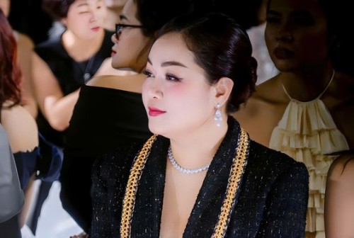 Hoa hậu Hoàng Thanh Nga khoe outfit cực đỉnh đi dự sự kiện