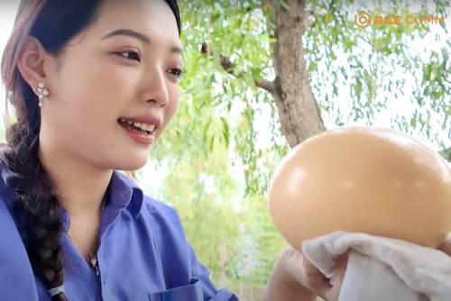 MC Hà Pu và trải nghiệm “đỡ đẻ” cho đà điểu trong Việt Nam 365 ngày thú vị 