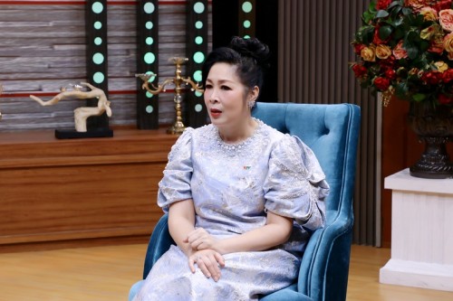 [Clip]NSND Hồng Vân: “Ngoài anh Tuấn Anh ra thì không có bất kỳ một hình ảnh người đàn ông nào khác”