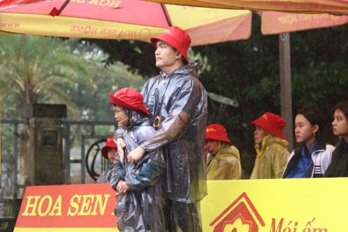 Đại Nghĩa, Băng Di khóc nghẹn trước bé trai mồ côi cha, mẹ bị ung thư giai đoạn 3
