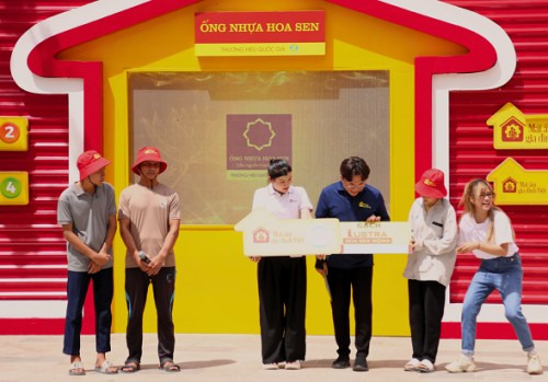 Mái ấm gia đình Việt trao gần 1,3 tỷ đồng cho trẻ em mồ côi sau 3 ngày ghi hình tại tỉnh Bình Thuận