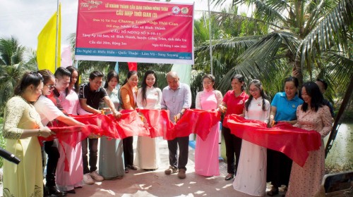 Chương trình Nhịp thời gian:  hành trình kết nối những cây cầu yêu thương 