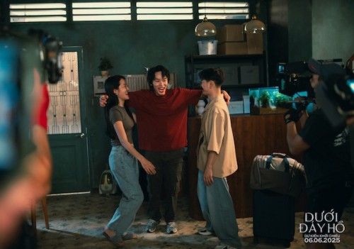 Dưới Đáy Hồ lộ diện bộ 7 poster nhân vật chính: 7 song trùng tà ác hiện hình