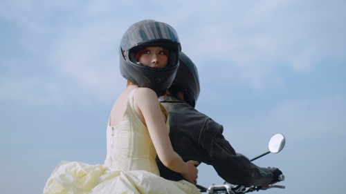 MIN trở lại với thể loại Pop EDM từng phủ sóng thị trường nhạc Việt trong ca khúc mới '(từng là) Boyfriend, Girlfriend'