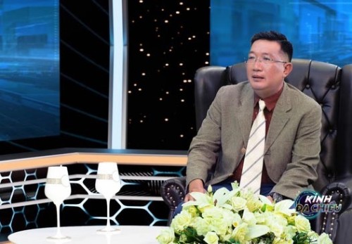 [Clip]Thạc sĩ Nguyễn Đình Toàn tiết lộ một buổi hầu đồng “chuẩn”