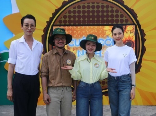 CEO Phạm Kim Dung, Đạo diễn Hoàng Nhật Nam quyết tâm giúp bé trai không có hậu môn phẫu thuật 