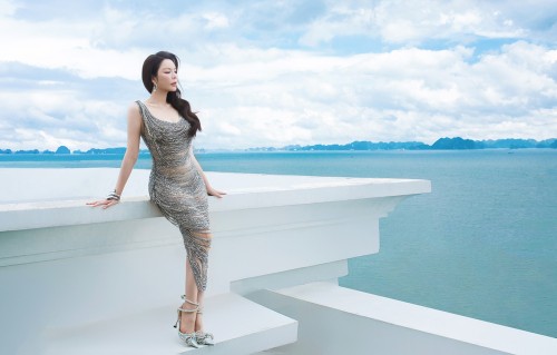 Lý Nhã Kỳ: Nàng thơ ánh biển bạc giữa lòng Vịnh Hạ Long