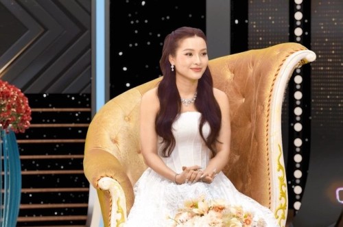 [Clip]Phương Trinh Jolie lần đầu tiết lộ câu chuyện bản hit “Cứ thế mong chờ” 