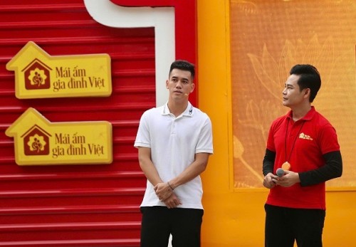 Nguyễn Tiến Linh sẻ chia yêu thương cùng Mái ấm gia đình Việt tại TP.Đà Nẵng