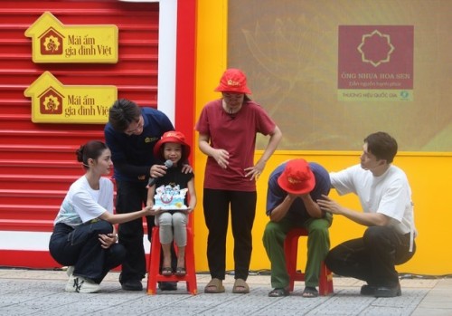 Mái ấm gia đình Việt: Gần 800 triệu đồng được trao trong ngày ghi hình đầu tiên tại Đà Nẵng 