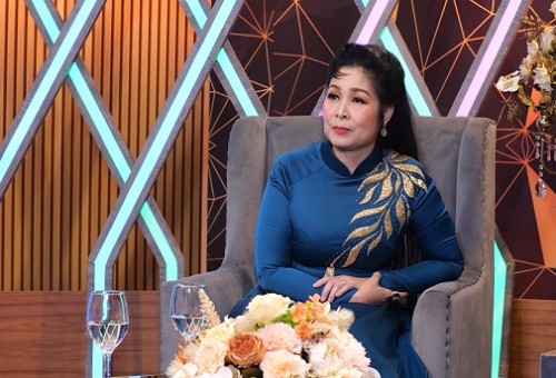 [Clip]Chặng đường nghệ thuật đầy cảm xúc của NSND Hồng Vân