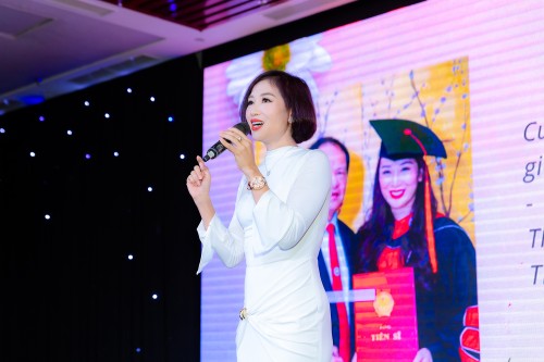 TS. Nguyễn Thu Hương ra mắt sách về lối sống làm chậm lão hóa tự nhiên tựa đề Khỏe đẹp từ gốc