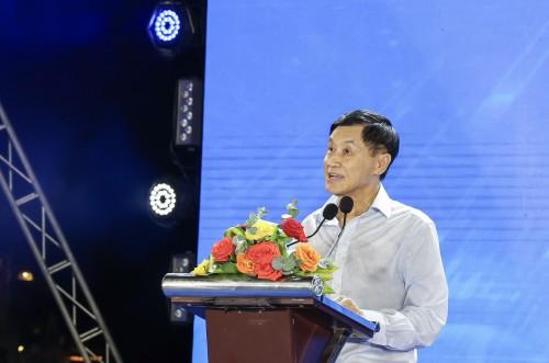 Ông Johnathan Hạnh Nguyễn đồng hành cùng 1.050 học sinh khó khăn Khánh Hòa