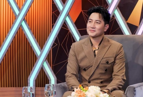 [Clip]Ca sĩ Nguyễn Phi Hùng: Viết nhạc từ cảm xúc để được khóc cùng khán giả