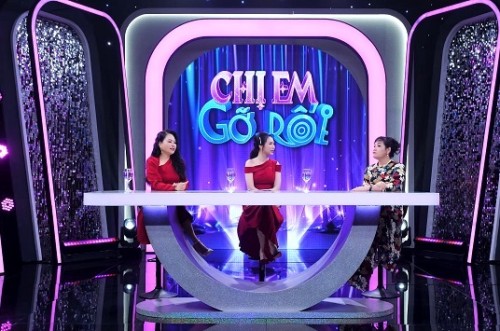 [Clip]Ca sĩ Đông Đào và tiến sĩ Tô Nhi A bàn chuyện anh chị em tị nạnh chăm sóc cha mẹ   