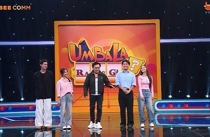 “Úm Ba La Ra Chữ Gì?”: MC Đại Nghĩa cười nghiêng ngả trước màn chào sân “lạ lùng” của đội Rùa