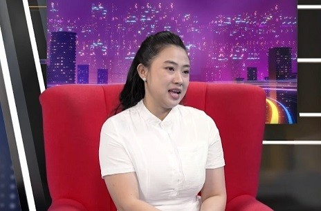 Vợ kém 30 tuổi của Lê Huỳnh bức xúc kể chuyện bị sếp xâm phạm đời tư