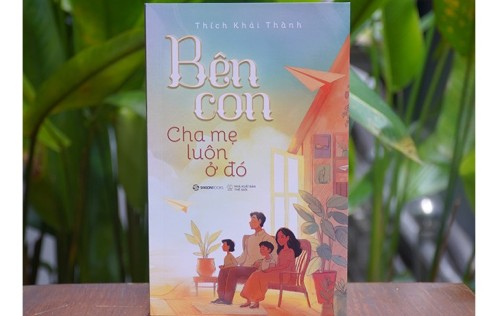 Bên con, cha mẹ luôn ở đó – Một hành trình tỉnh thức trong vai trò làm cha mẹ