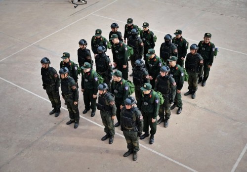 Tập 7 Chiến Sĩ Quả Cảm: Dàn nghệ sĩ “sốc” nặng vì đạn rơi liên hoàn, băng qua kẽm gai